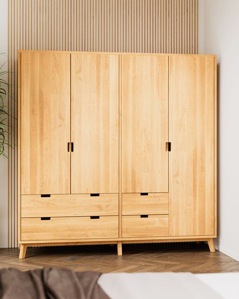 Kleiderschrank 